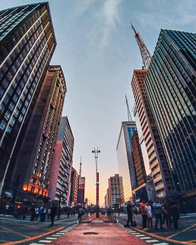 Les Quartiers : Une Ville de Villages